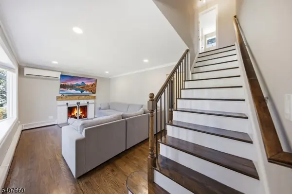 27 Jefferson Ter, Ogdensburg Boro, NJ 07439