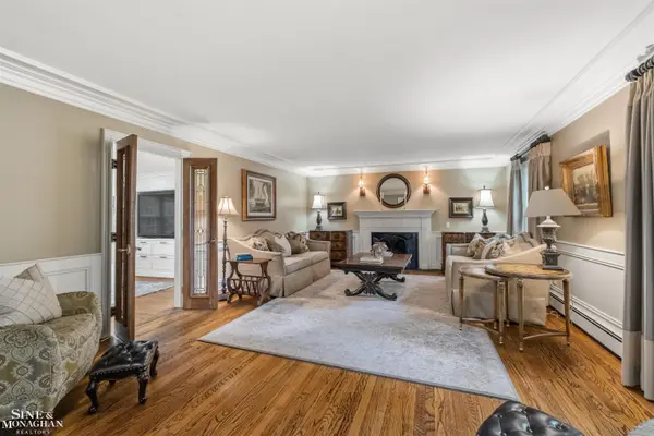 586 University PL, Grosse Pointe, MI 48230
