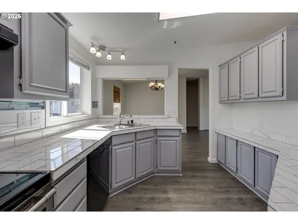 1145 SW CYPRESS ST #100, Mc Minnville, OR 97128