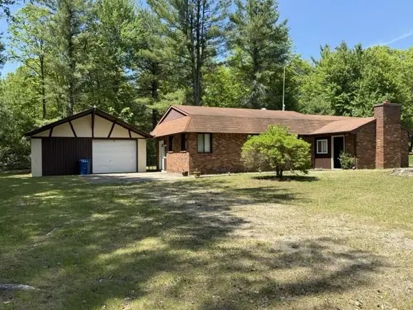 318 Coventry DR, Roscommon Twp, MI 48629