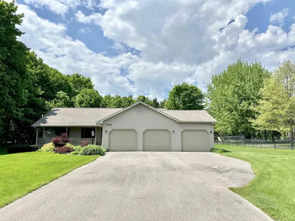 9644 Bobbys TRL, Long Lake Twp, MI 49684