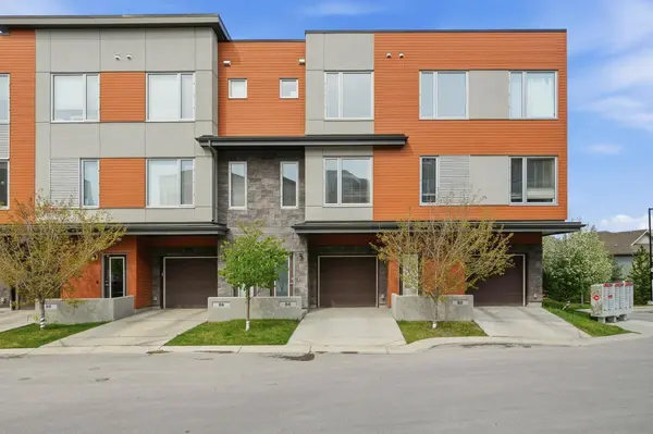 84 Shawnee Common SW, Calgary, AB T2Y 0P9