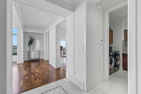 910 5 AVE SW #2801, Calgary, AB T2P 0C3