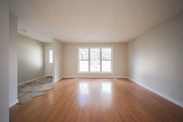 181 Windsor DR, Fort Mcmurray, AB T9H 4R1