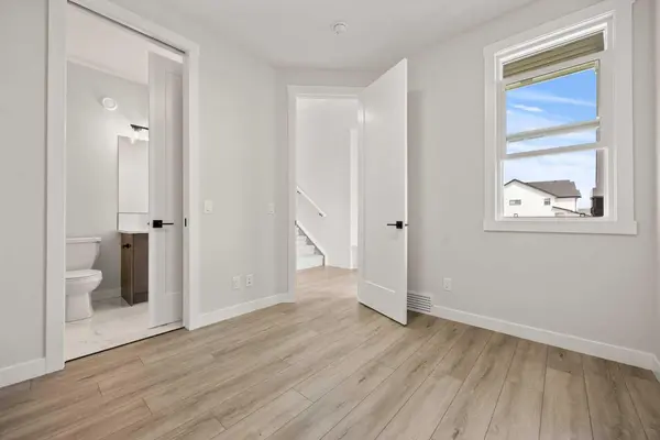 446 Kinniburgh LOOP, Chestermere, AB T1X 3C4