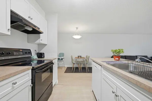 5555 Falsbridge DR NE #111, Calgary, AB T3J 3E8
