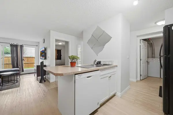 5555 Falsbridge DR NE #111, Calgary, AB T3J 3E8