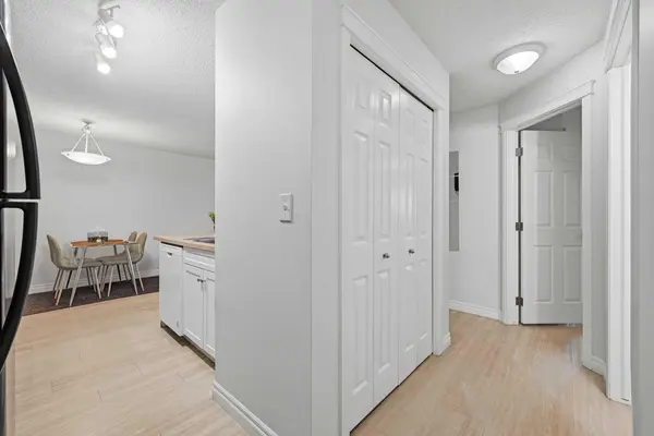 5555 Falsbridge DR NE #111, Calgary, AB T3J 3E8