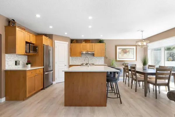 54 Cranfield CRES SE, Calgary, AB T3M 1A6