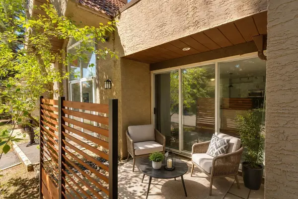 219 Village TER SW #2, Calgary, AB T3H 2L4