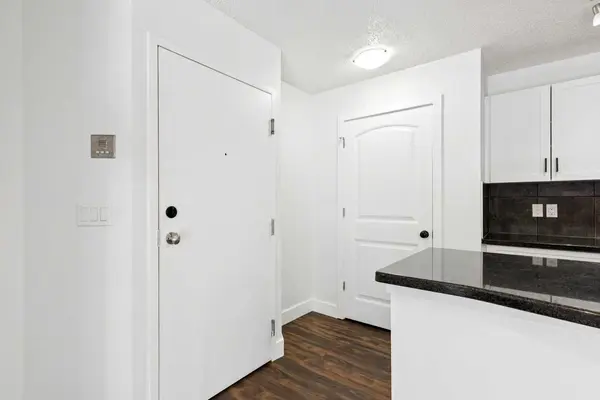 219 Village TER SW #2, Calgary, AB T3H 2L4