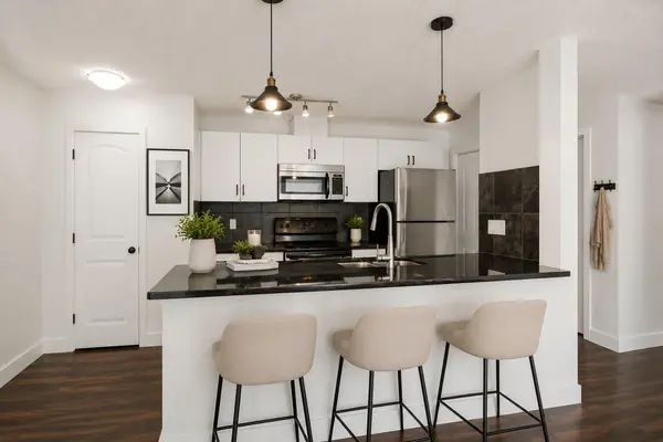 219 Village TER SW #2, Calgary, AB T3H 2L4