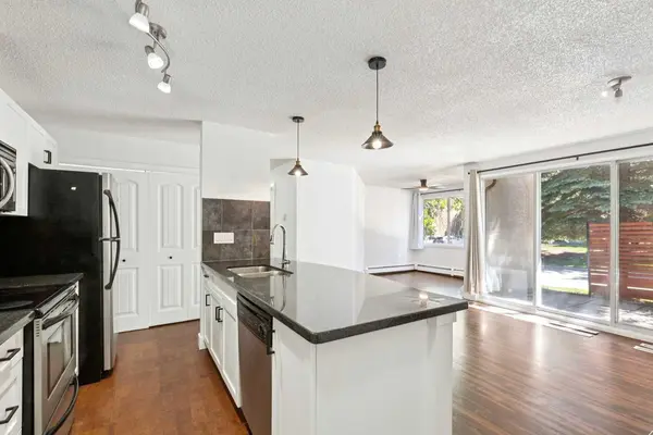 219 Village TER SW #2, Calgary, AB T3H 2L4