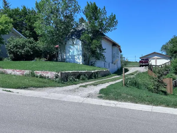 61 2 AVE E, Cardston, AB T0K0K0