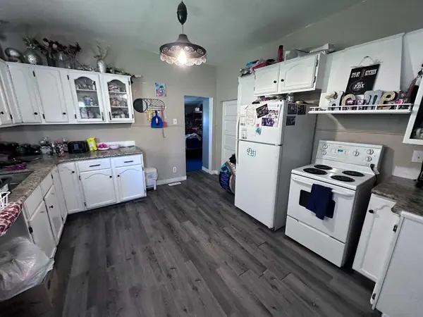 61 2 AVE E, Cardston, AB T0K0K0