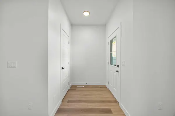 15445 45 ST SW, Calgary, AB T2Y 1E2