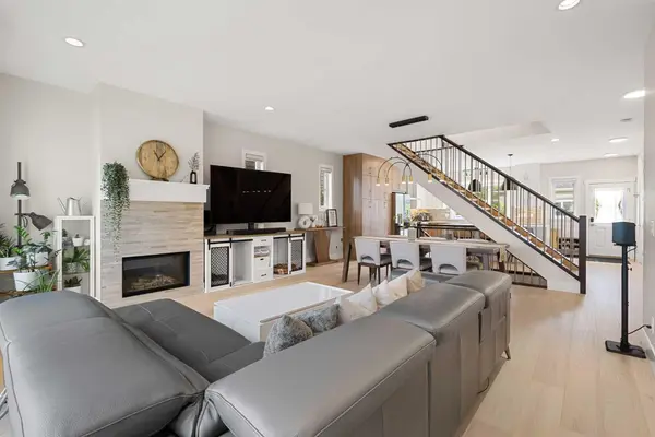 3804 Sarcee RD SW, Calgary, AB T3E 7W9