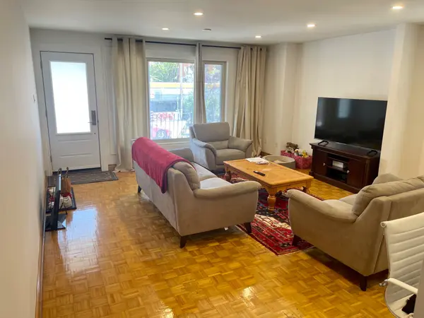 40 Bellevue AVE, Toronto C01, ON M5T 2N4