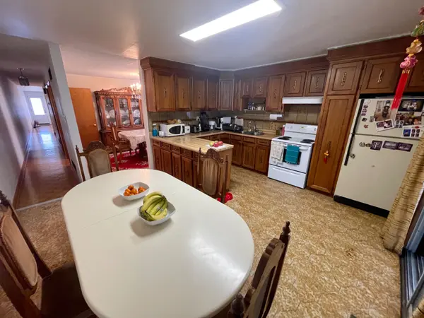 40 Bellevue AVE, Toronto C01, ON M5T 2N4