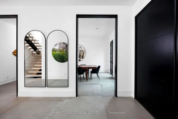 5 Dewbourne AVE, Toronto C03, ON M5P 1Z1