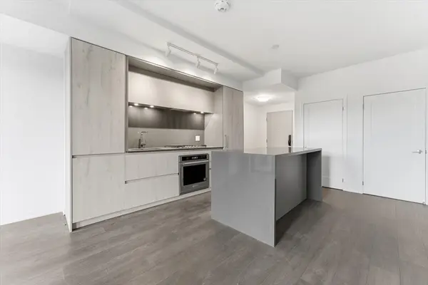1 Hillsdale AVE W #301, Toronto C03, ON M4S 0E5