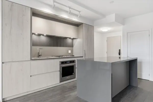 1 Hillsdale AVE W #301, Toronto C03, ON M4S 0E5