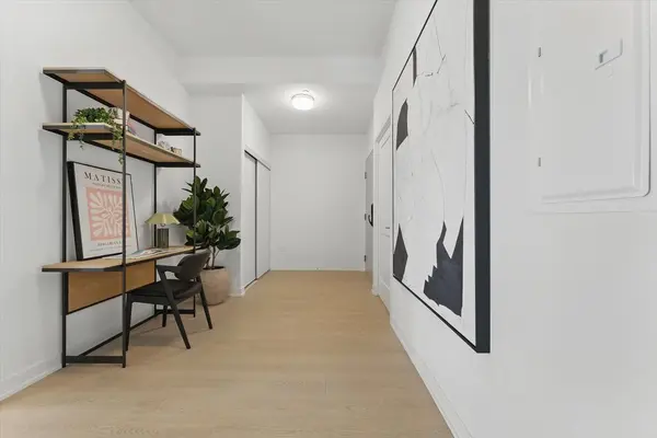 1 Hillsdale AVE W #1006, Toronto C03, ON M4S 0E5
