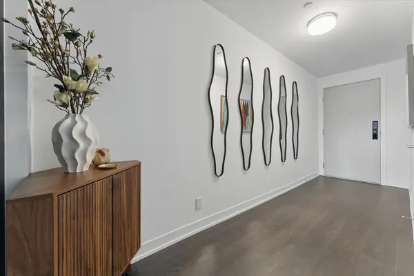 1 Hillsdale AVE W #406, Toronto C03, ON M4S 0E5