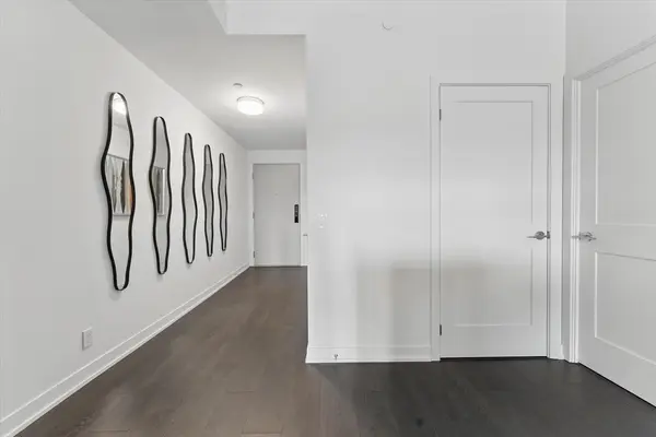1 Hillsdale AVE W #406, Toronto C03, ON M4S 0E5