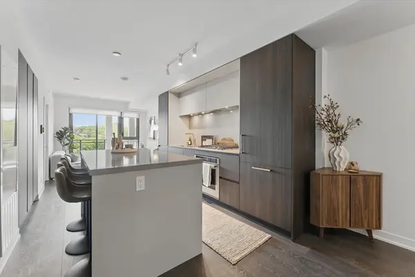 1 Hillsdale AVE W #406, Toronto C03, ON M4S 0E5