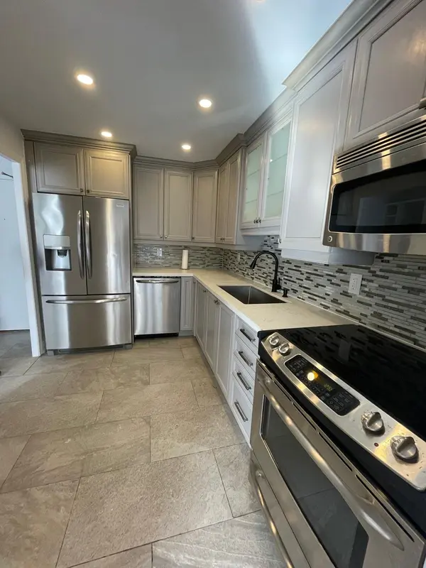 10 Edgecliff Golfway #504, Toronto C11, ON M3C 3A3