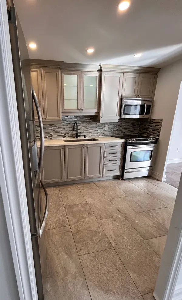 10 Edgecliff Golfway #504, Toronto C11, ON M3C 3A3