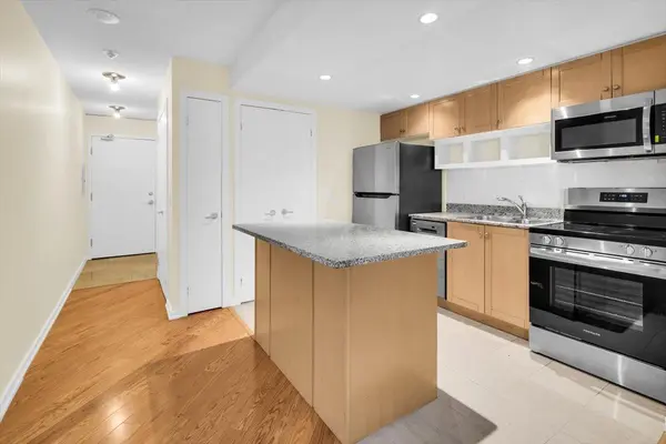 208 Queens Quay W #1104, Toronto C01, ON M5J 2Y5