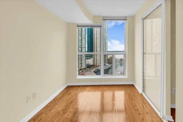 208 Queens Quay W #1104, Toronto C01, ON M5J 2Y5