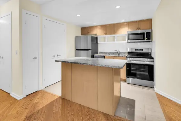 208 Queens Quay W #1104, Toronto C01, ON M5J 2Y5