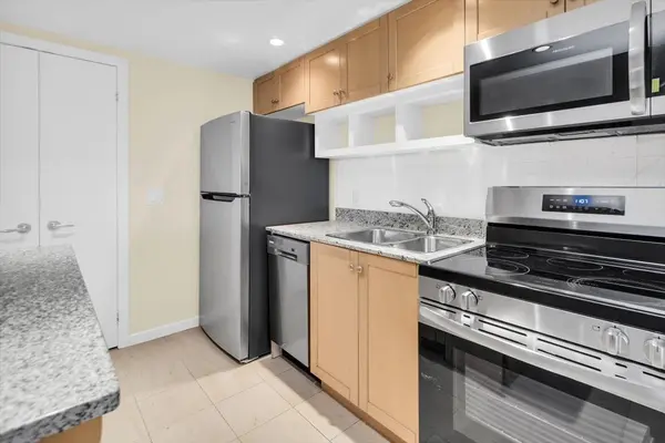 208 Queens Quay W #1104, Toronto C01, ON M5J 2Y5