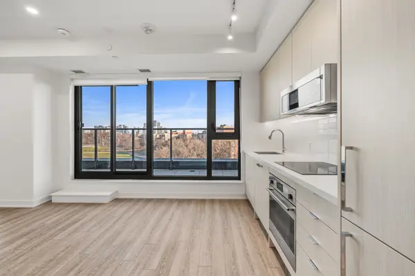 250 Lawrence AVE W #609, Toronto C04, ON M5M 1B2