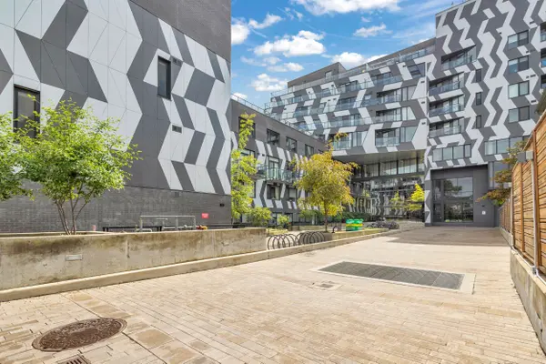 138 Saint Helens AVE #606, Toronto C01, ON M6H 0B8