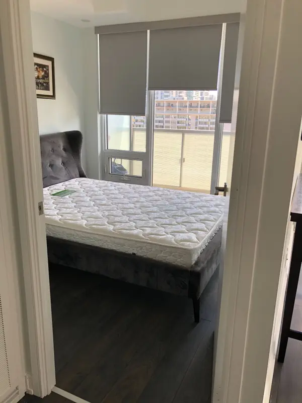 28 Wellesley ST E #1702, Toronto C08, ON M4Y 0C4