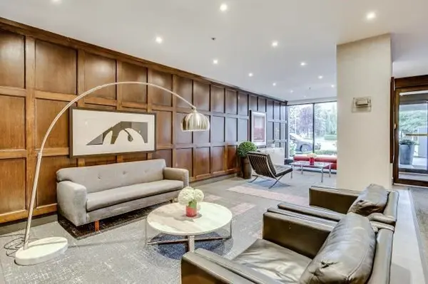 235 St Clair AVE W #405, Toronto C02, ON M4V 1R4
