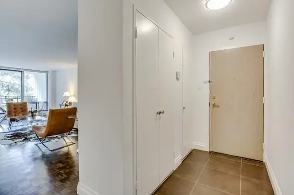 235 St Clair AVE W #405, Toronto C02, ON M4V 1R4