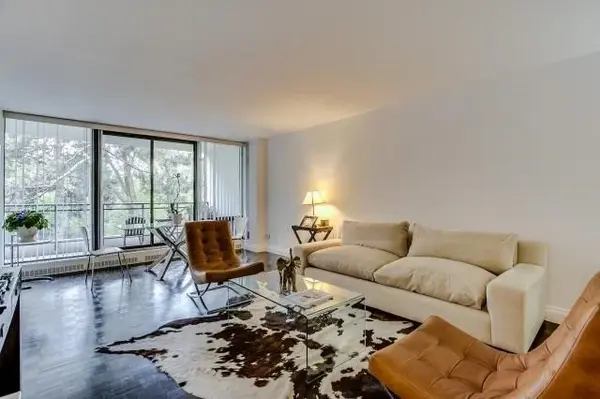 235 St Clair AVE W #405, Toronto C02, ON M4V 1R4
