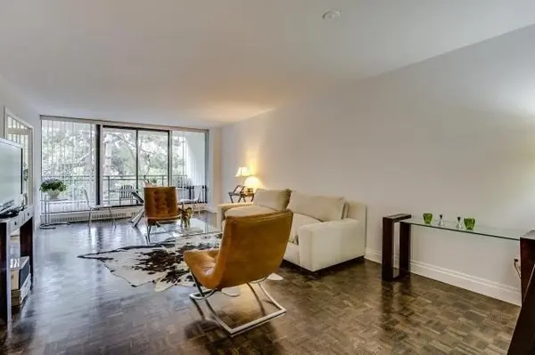235 St Clair AVE W #405, Toronto C02, ON M4V 1R4