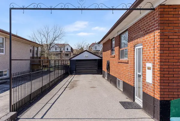 102 Cleta DR, Toronto E04, ON M1K 3G7