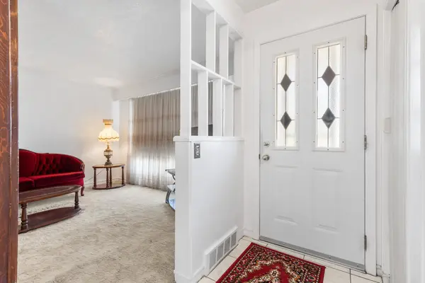 102 Cleta DR, Toronto E04, ON M1K 3G7