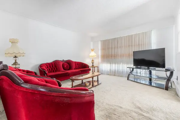 102 Cleta DR, Toronto E04, ON M1K 3G7