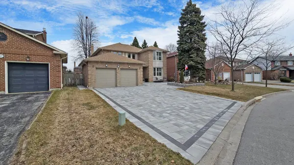 61 Farrow CRES, Ajax, ON L1S 4W3