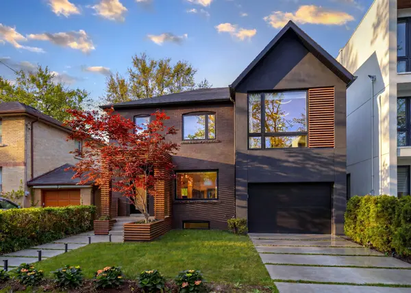 9 Maughan CRES, Toronto E02, ON M4L 3E4
