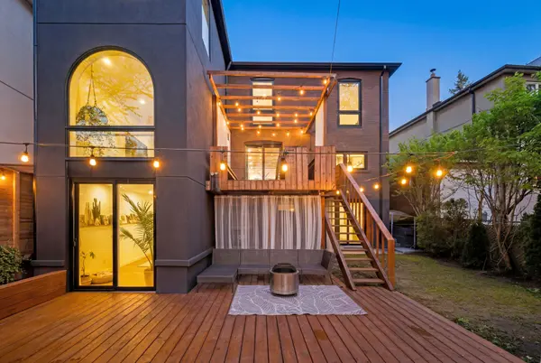 9 Maughan CRES, Toronto E02, ON M4L 3E4