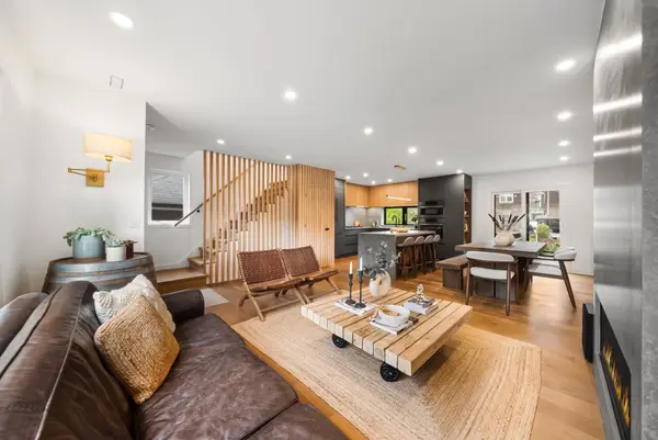 9 Maughan CRES, Toronto E02, ON M4L 3E4
